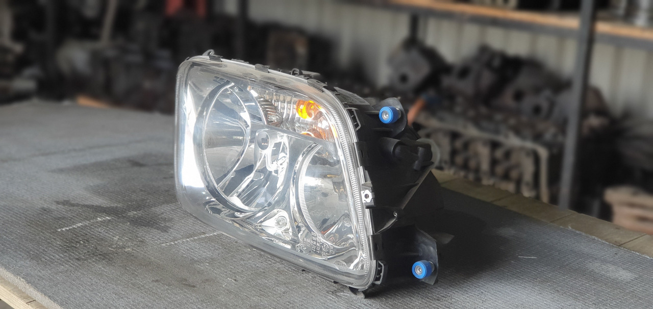 ACTROS MP III HEADLIGHT - PASSENGER - Lights/ Lighting for Truck: picture 2