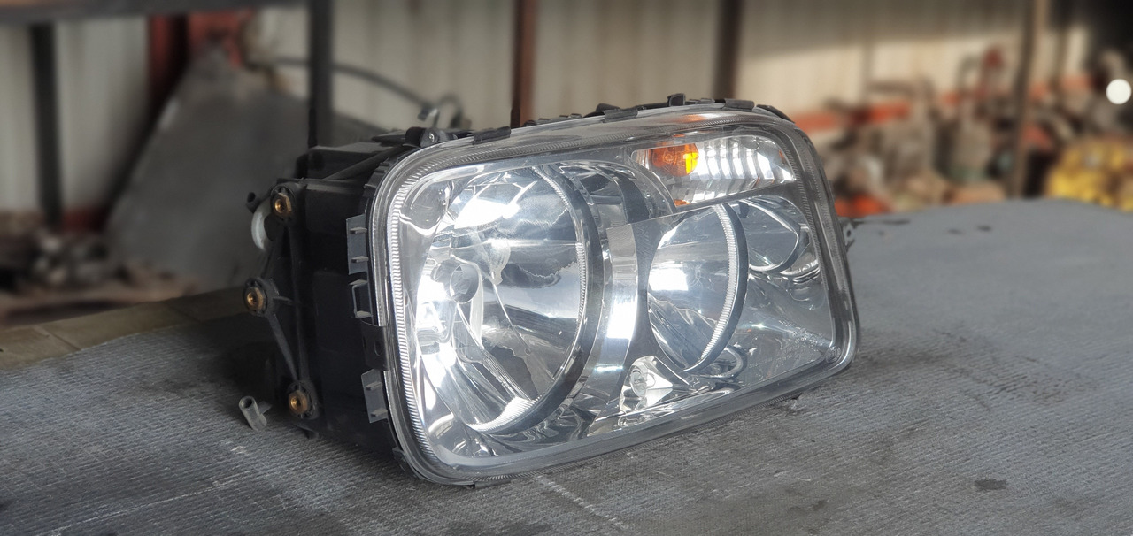 ACTROS MP III HEADLIGHT - PASSENGER - Lights/ Lighting for Truck: picture 1