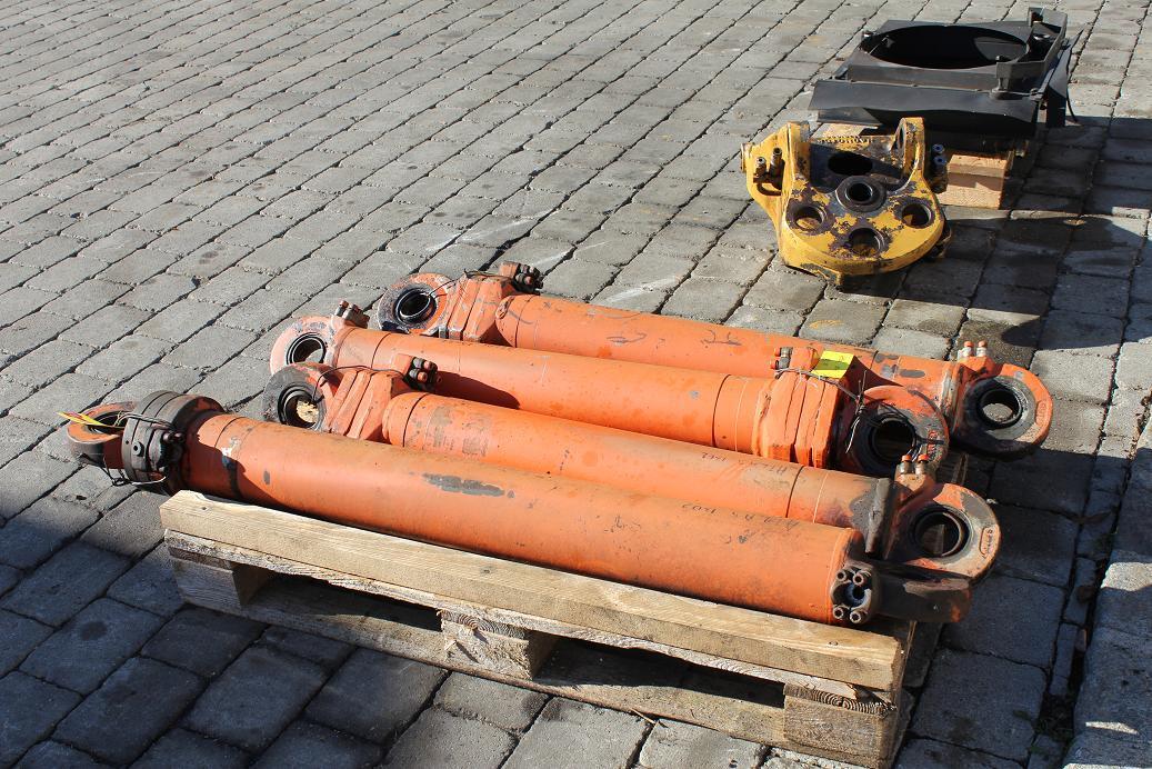 Atlas 1302 E - Hydraulic cylinder for Construction machinery: picture 1