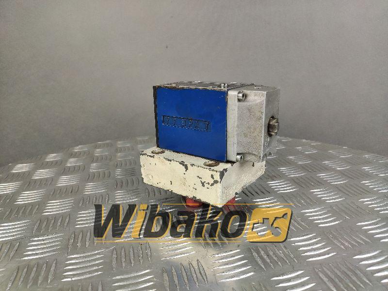 Bosch 0810001877 081WV10P1V4012D00 - Hydraulic valve for Construction machinery: picture 1
