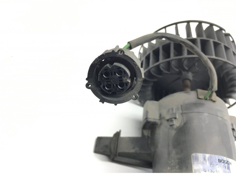 Bosch 4-series 94 (01.95-12.04) - Blower motor: picture 3