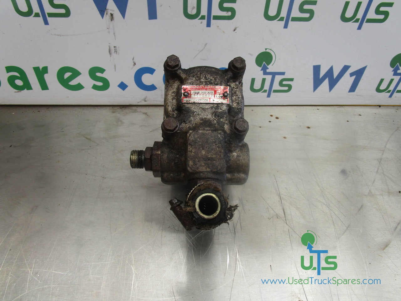 CAT C10 / C12 ZF POWER STEERING PUMP P/NO 7685955729 - Steering for Truck: picture 1