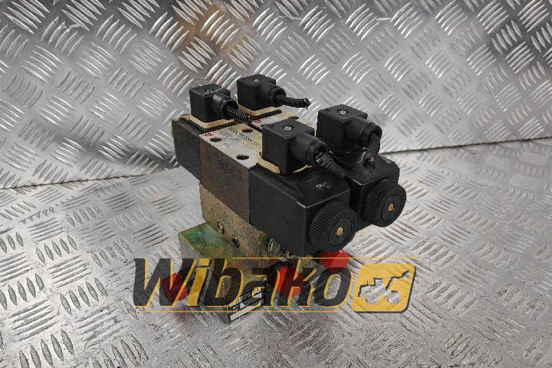 Caterpillar 134-5809 - Hydraulic valve for Construction machinery: picture 2