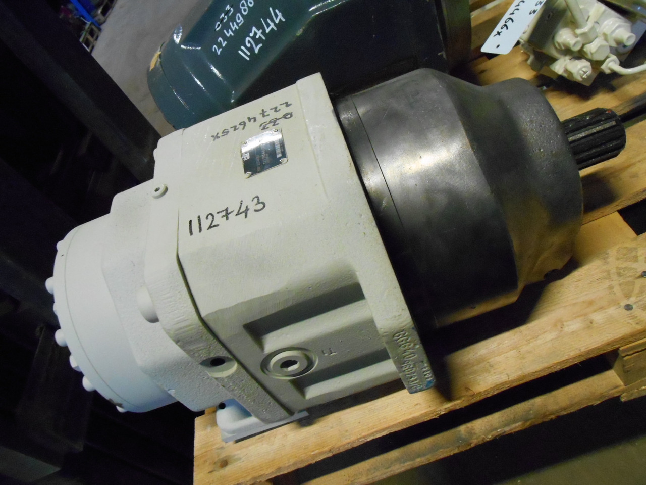 Caterpillar 2274625X - 1459443 - Hydraulic motor for Construction machinery: picture 1