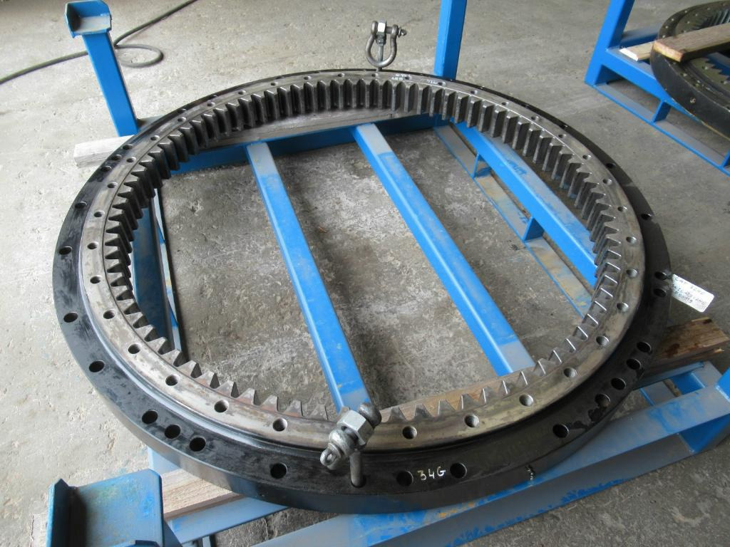 Caterpillar 324E - - Slewing ring for Construction machinery: picture 1