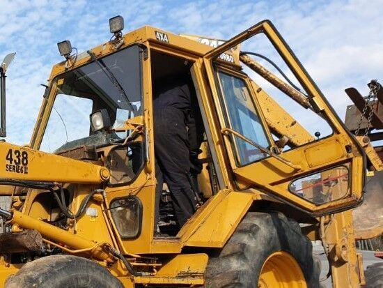 Caterpillar 438 SERIES II - Cab for Backhoe loader: picture 2