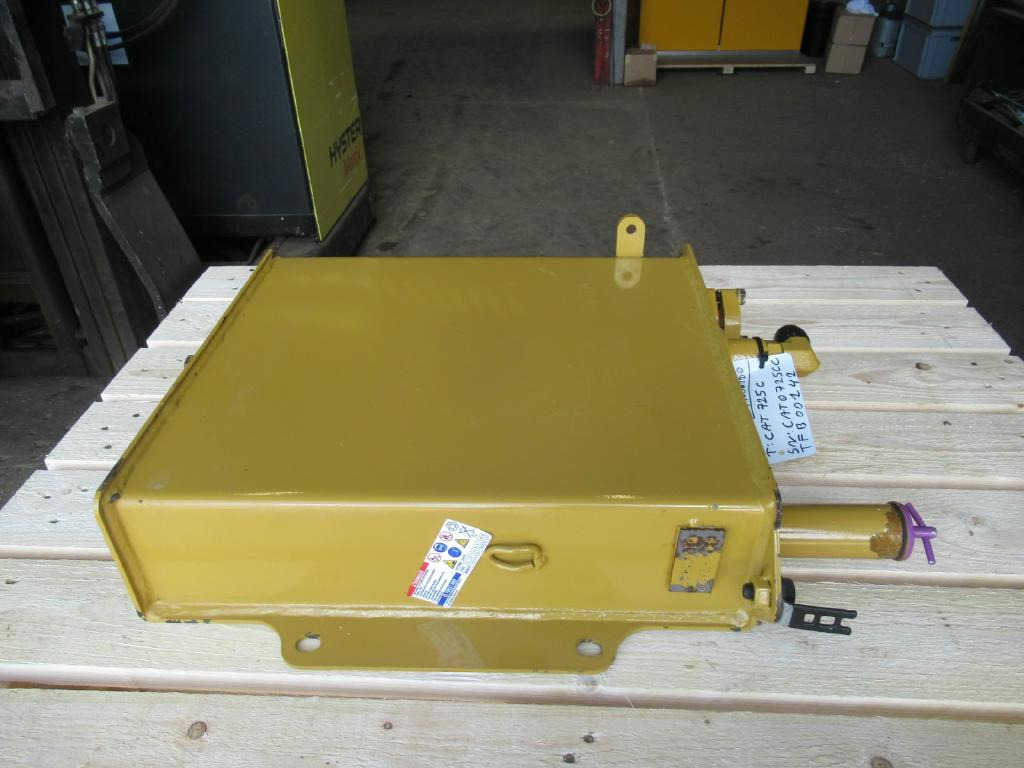 Caterpillar 4493322 - - Hydraulic tank for Construction machinery: picture 1