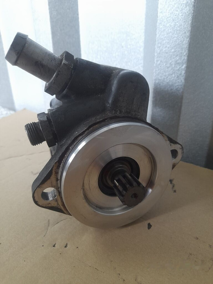 DAF xf 106 1863427   DAF truck - Steering pump for Truck: picture 1