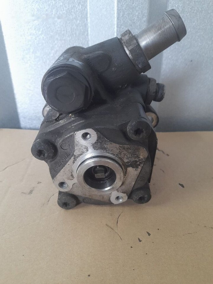 DAF xf 106 1863427   DAF truck - Steering pump for Truck: picture 3