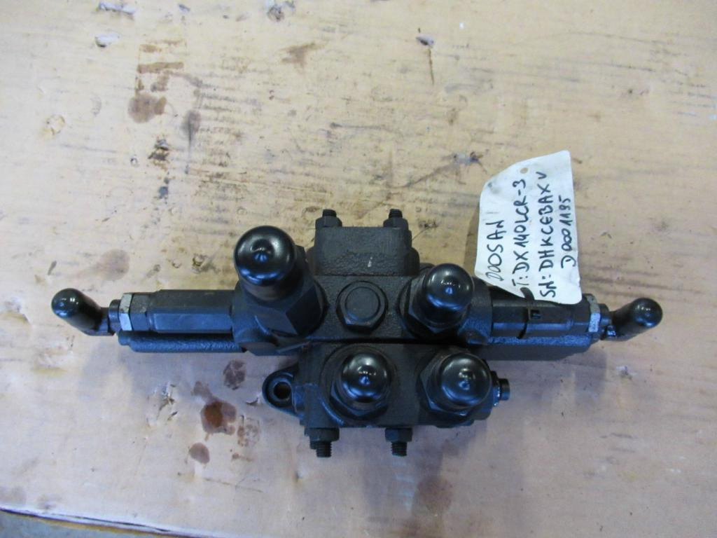 Doosan 426-00284B - - Hydraulic valve for Construction machinery: picture 4