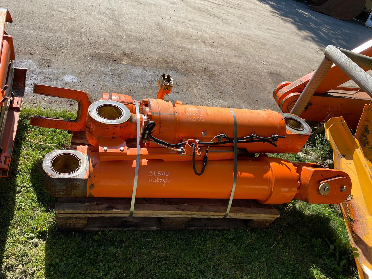 Doosan DL 500 - Hydraulic cylinder for Construction machinery: picture 3