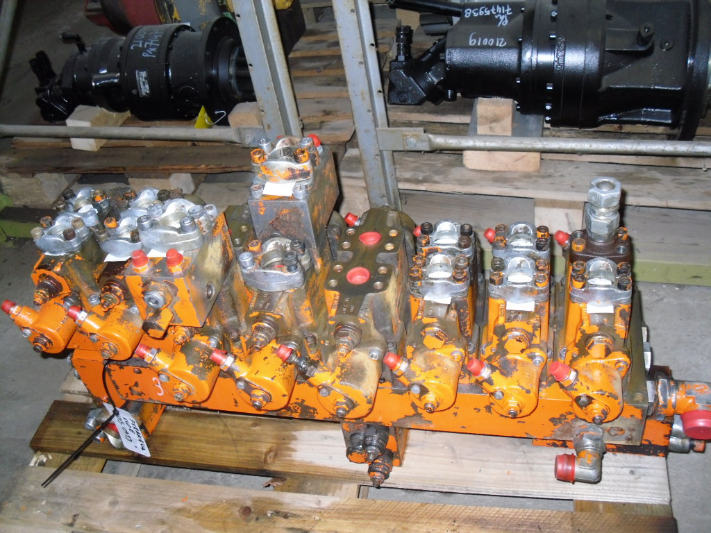 Furukawa 640E - - Hydraulic valve for Construction machinery: picture 1