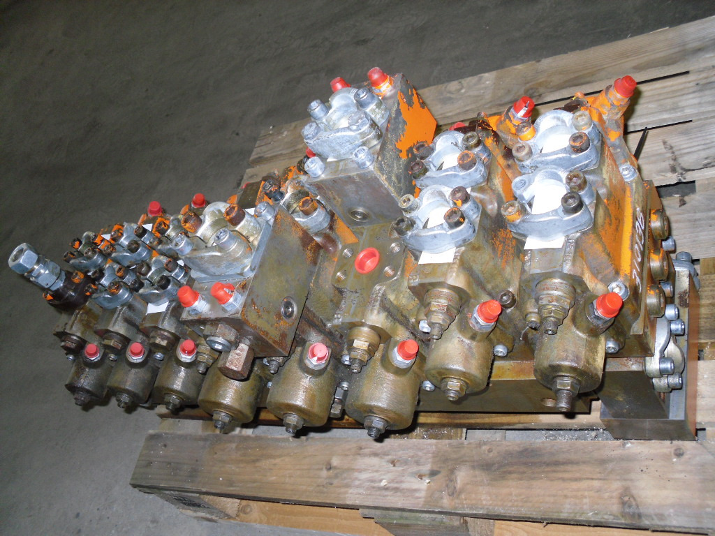 Furukawa 640E - - Hydraulic valve for Construction machinery: picture 2