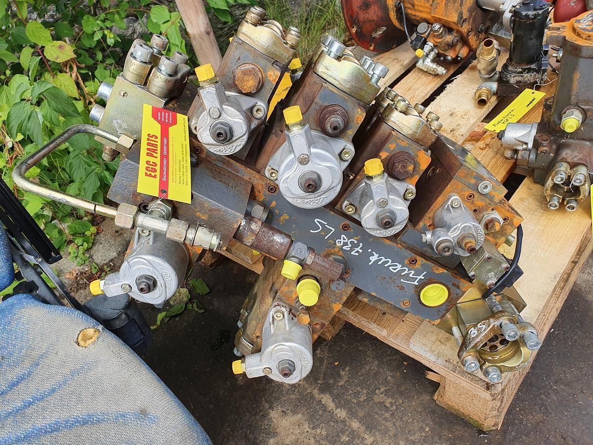 Furukawa 738 LS - Hydraulic valve for Construction machinery: picture 3
