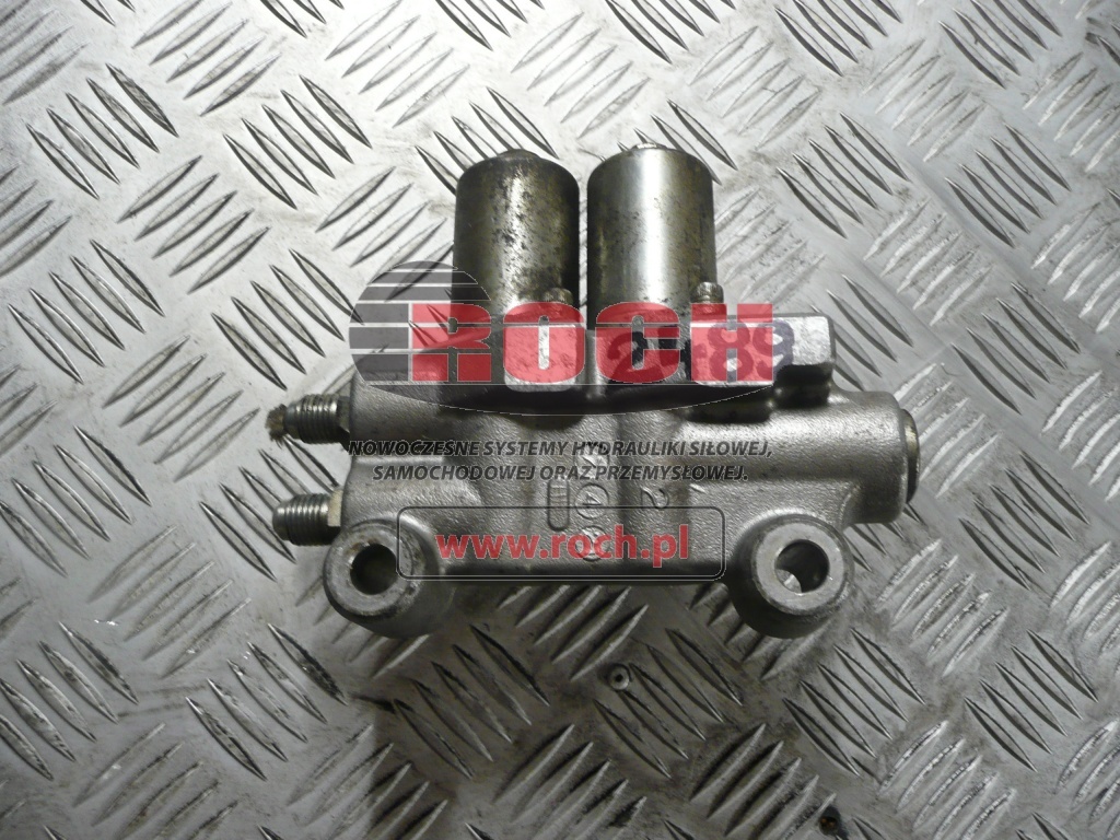 HITACHI 706015 9325180 - 2 SEKCYJNY - Hydraulic valve: picture 1