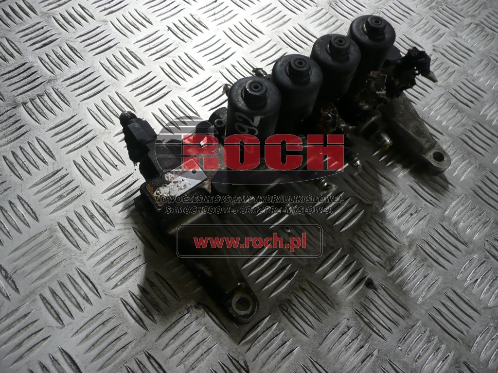 HITACHI 706040 9314072 - 4 SEKCYJNY - Hydraulic valve: picture 1