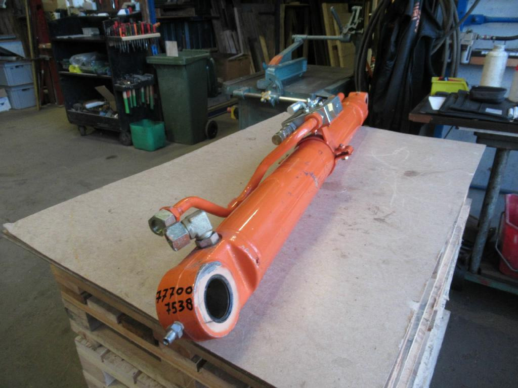 Hitachi YD00002217 - YD00000842 - Hydraulic cylinder for Construction machinery: picture 2