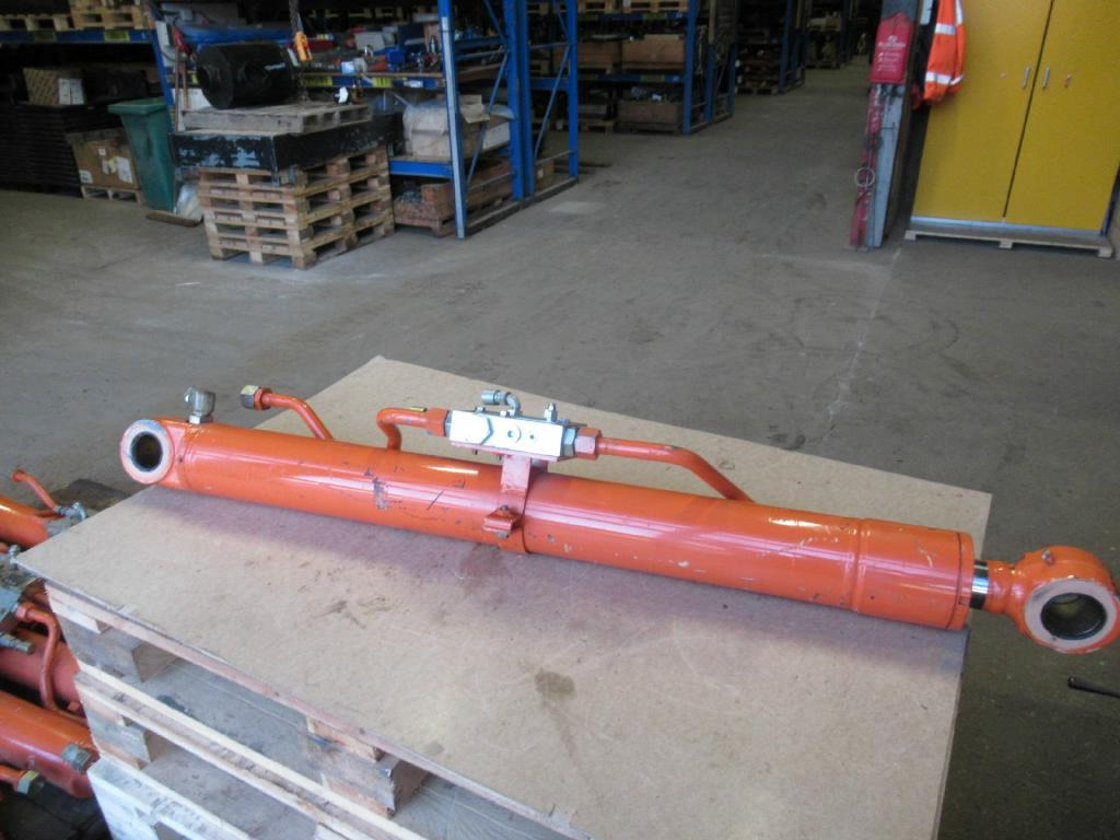 Hitachi YD00002217 - YD00000842 - Hydraulic cylinder for Construction machinery: picture 1