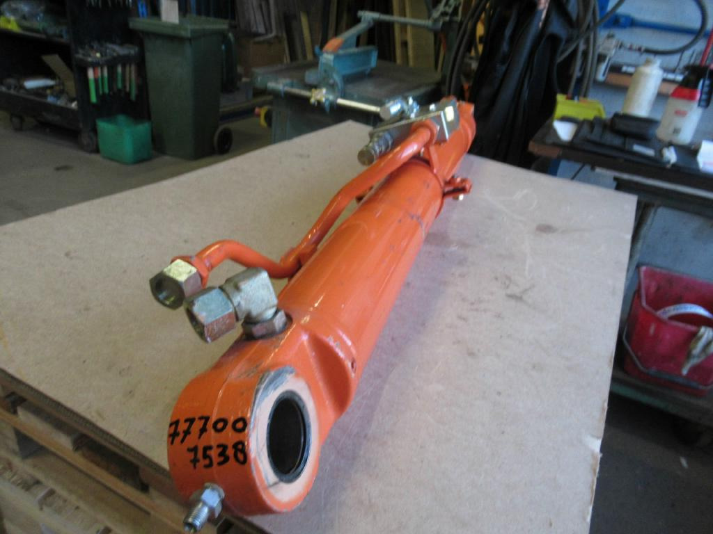 Hitachi YD00002217 - YD00000842 - Hydraulic cylinder for Construction machinery: picture 3