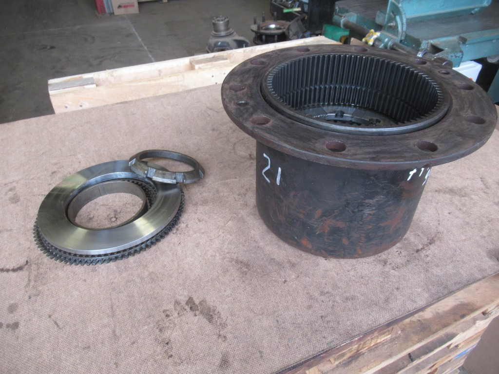 Hitachi ZX210 - - Axle and parts for Construction machinery: picture 1