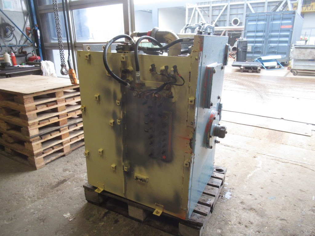 Hitachi ZX650LCH - - Hydraulic tank for Construction machinery: picture 3