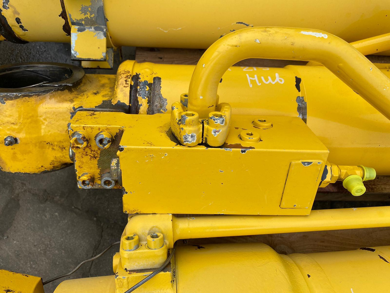 Holland E 215 - Hydraulic cylinder for Construction machinery: picture 3