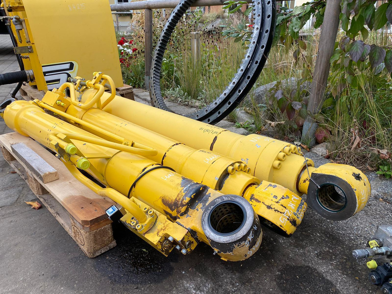 Holland E 215 - Hydraulic cylinder for Construction machinery: picture 2