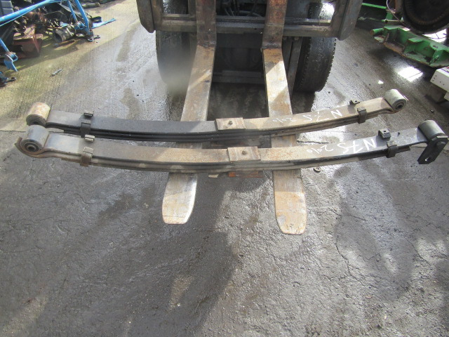ISUZU N75 3 LEAF FRONT SPRINGS (PAIR) HEAVY DUTY - Suspension for Truck: picture 1