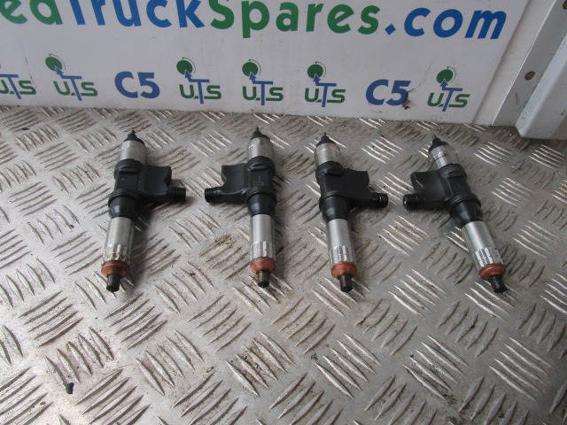 ISUZU NQR / N75 EURO 4 DENSO INJECTORS (4) P/NO 636302J00038 - Fuel processing/ Fuel delivery for Truck: picture 1