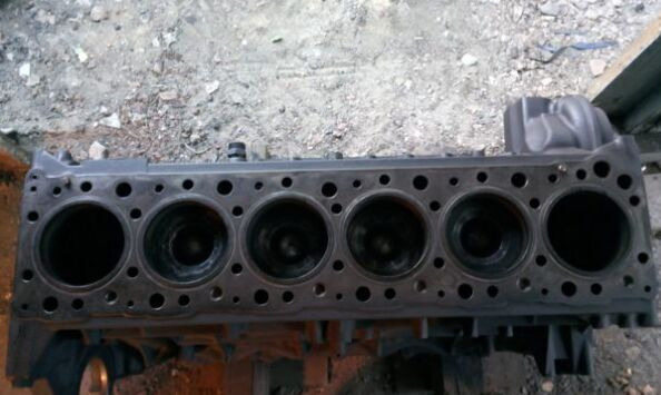 IVECO F3AE   IVECO STRALIS truck - Cylinder block for Truck: picture 3