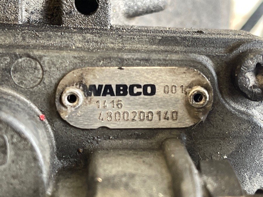 IVECO STRALIS  FOOT BRAKE VALVE 4800200140 - Brake valve for Truck: picture 3