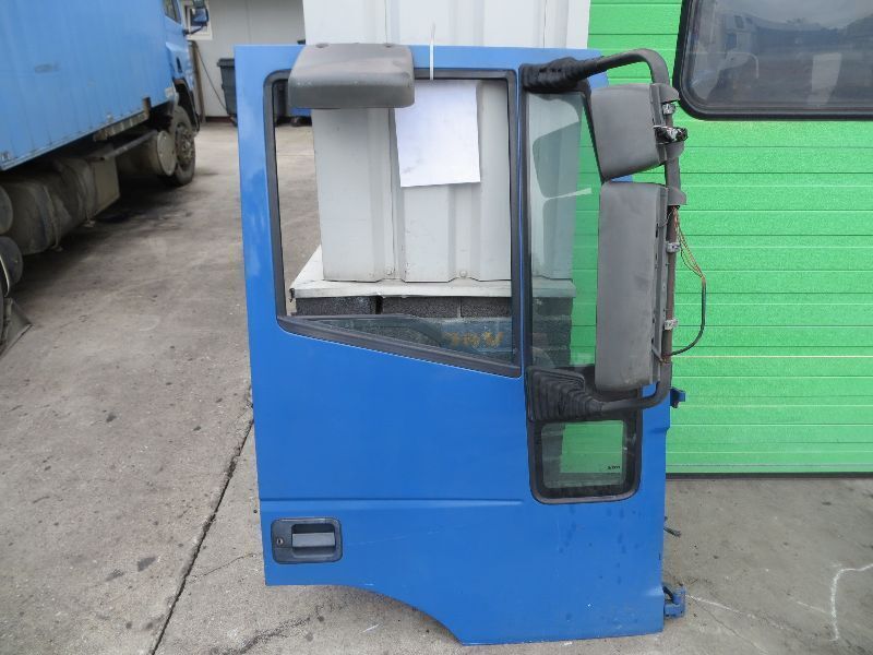 Iveco Right side door Iveco Eurotech - Cab and interior for Truck: picture 1