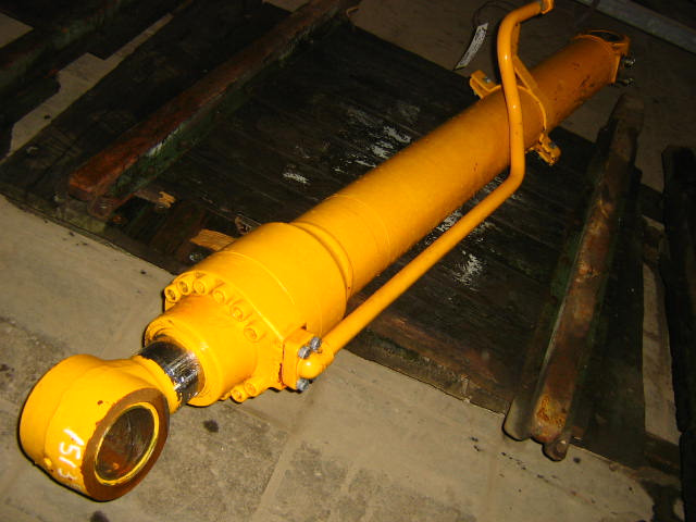 JCB JS220LC - - Hydraulic cylinder for Construction machinery: picture 2