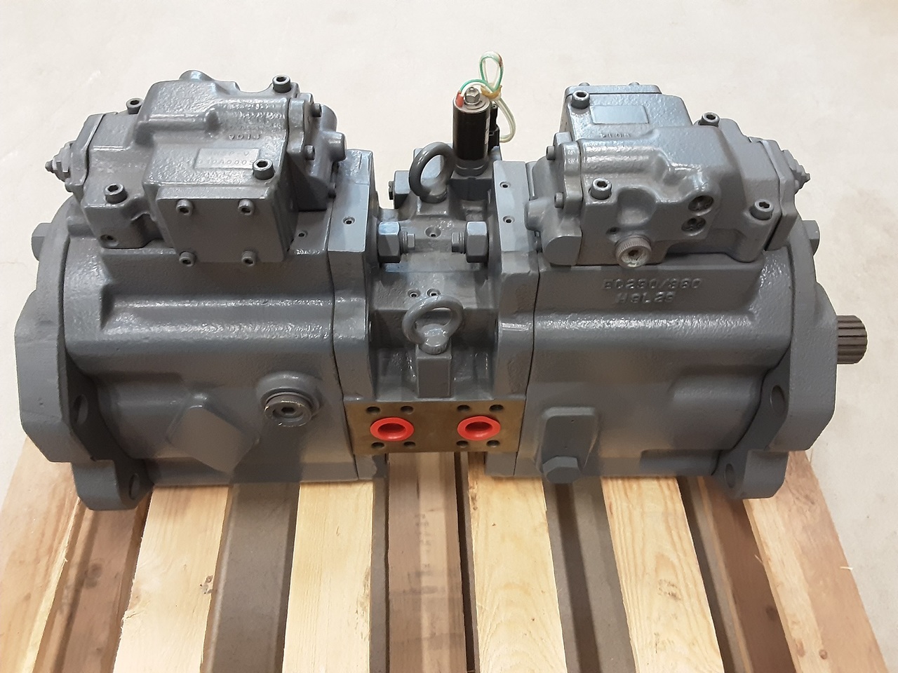 Kawasaki K3V180DT-170R-9N05-PV - Hydraulic pump for Excavator: picture 3
