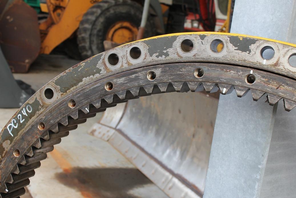 Komatsu PC 240 - Slewing ring for Construction machinery: picture 4