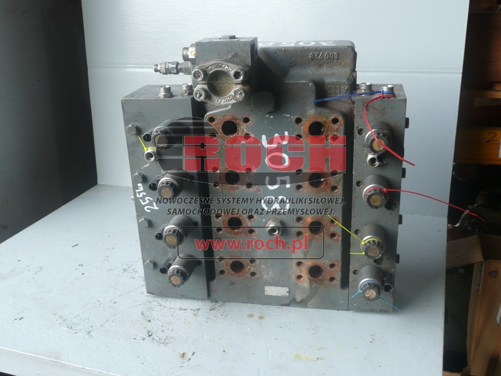 LIEBHERR R901065823 600728 - 4 SEKCYJNY - Hydraulic valve: picture 1