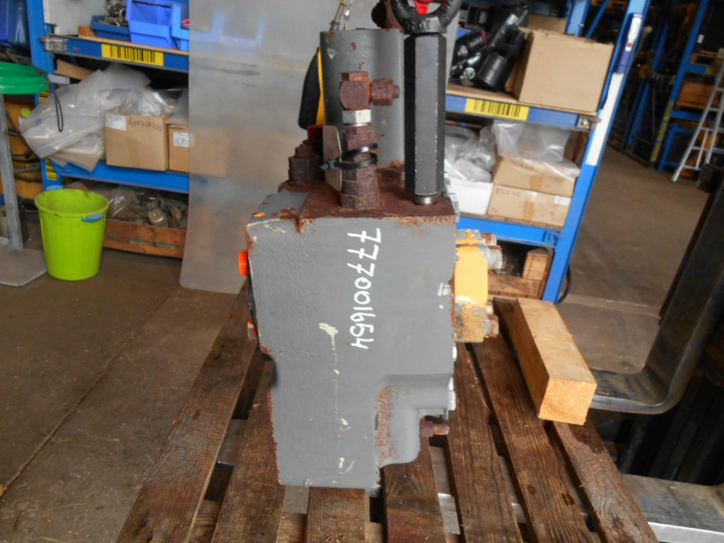 Liebherr 5613746 - 5610616 - Hydraulic valve for Construction machinery: picture 1