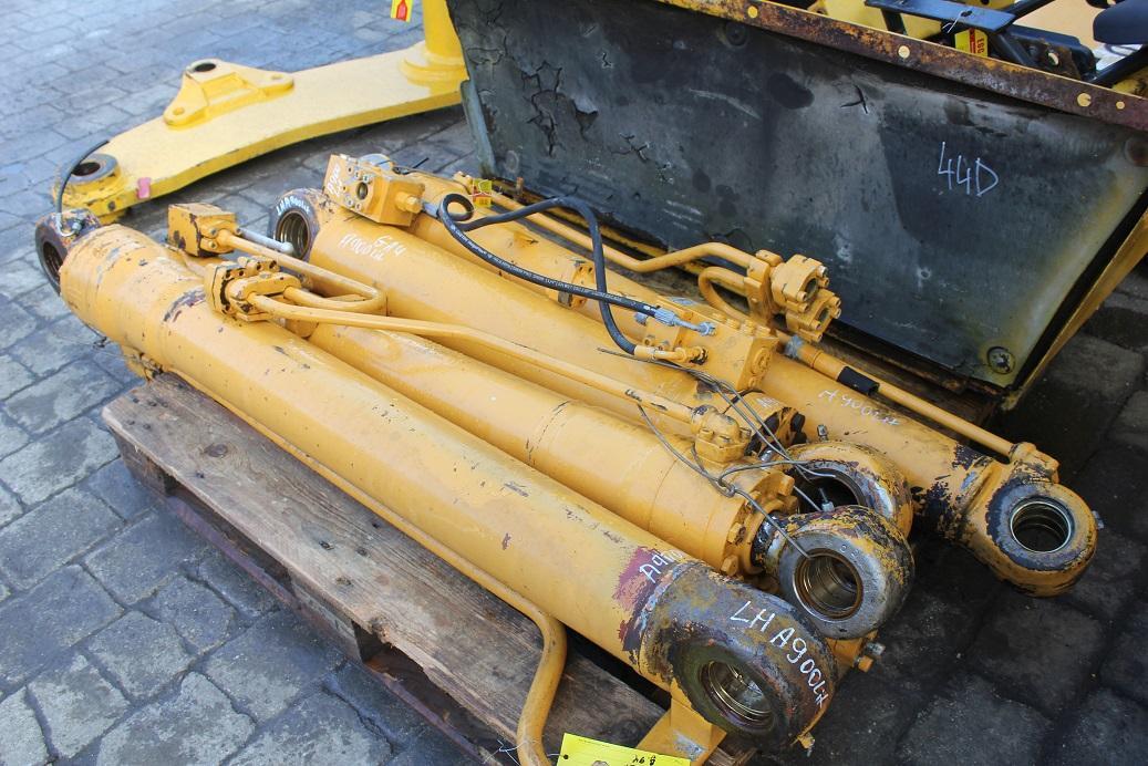 Liebherr A 900 LIT - Hydraulic cylinder for Construction machinery: picture 3