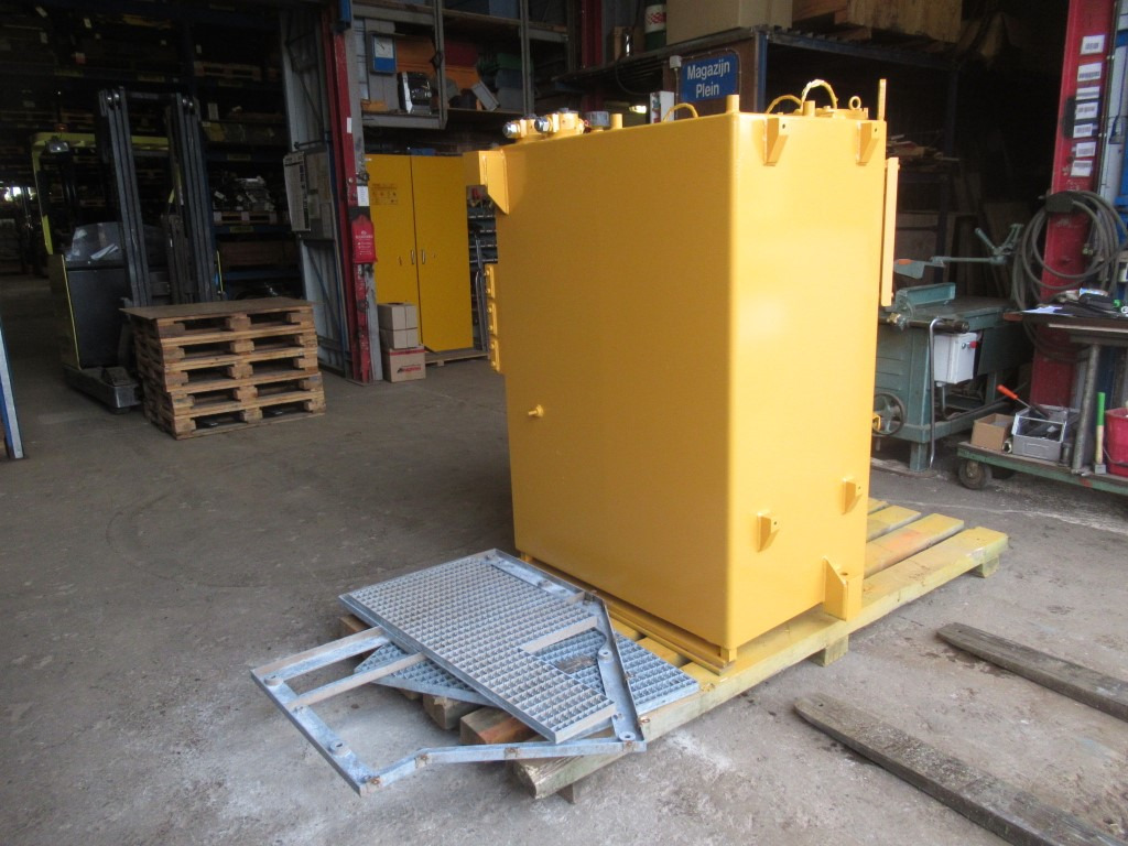 Liebherr LH120 - - Hydraulic tank for Construction machinery: picture 2