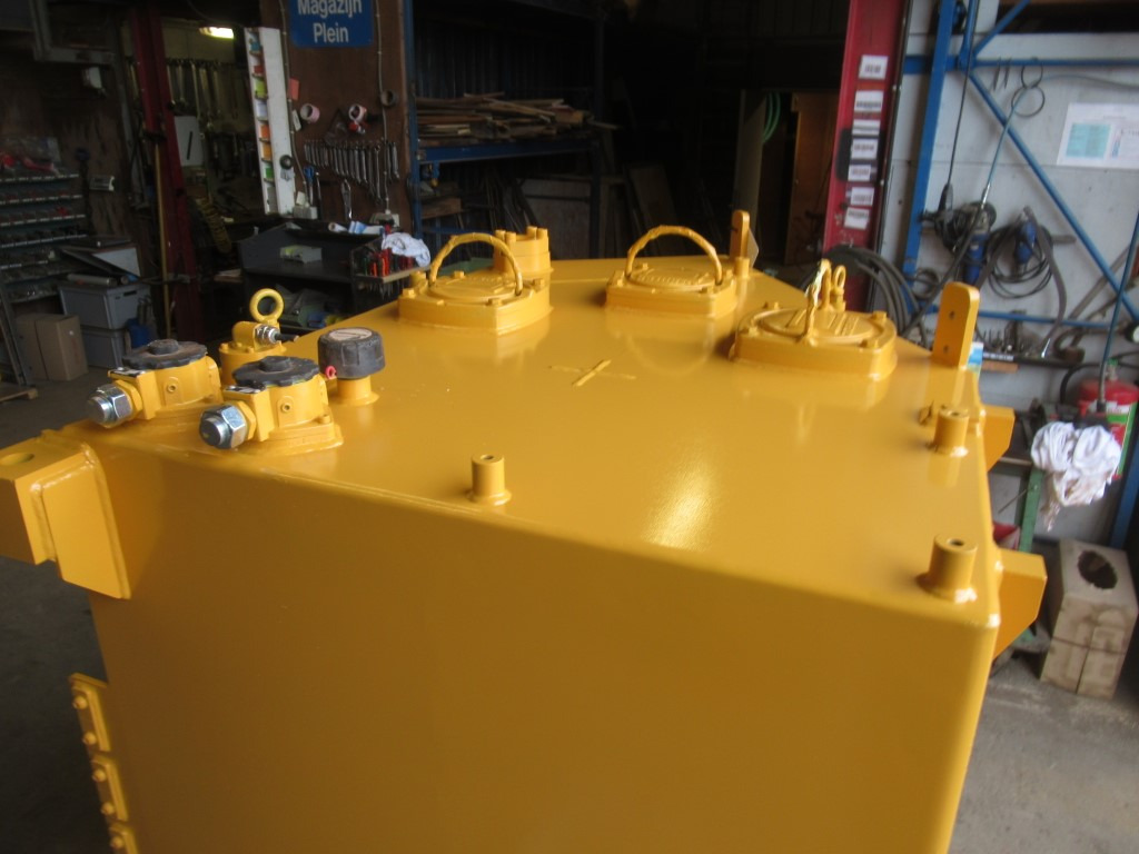 Liebherr LH120 - - Hydraulic tank for Construction machinery: picture 3