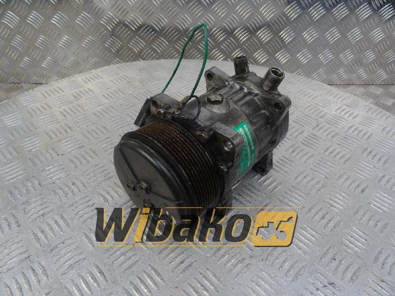Liebherr SD7H15/8233 10116767 - A/C compressor for Construction machinery: picture 1