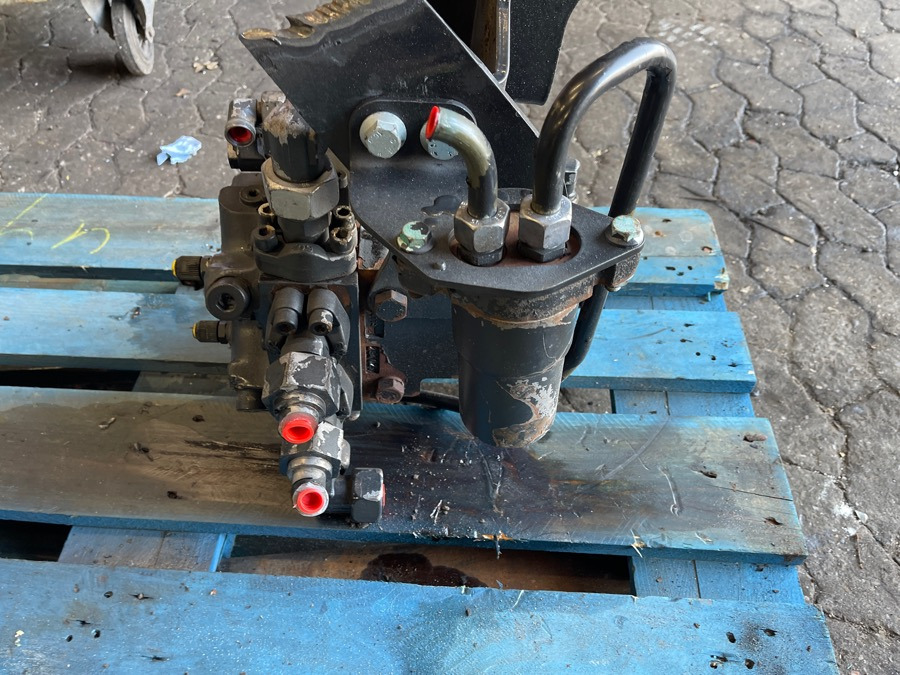 MAN HYDRALIC PUMP 81.67501-6084 - Hydraulic pump for Truck: picture 4