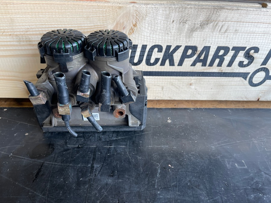 MAN VALVE 81.52106-6050 - Brake valve for Truck: picture 2