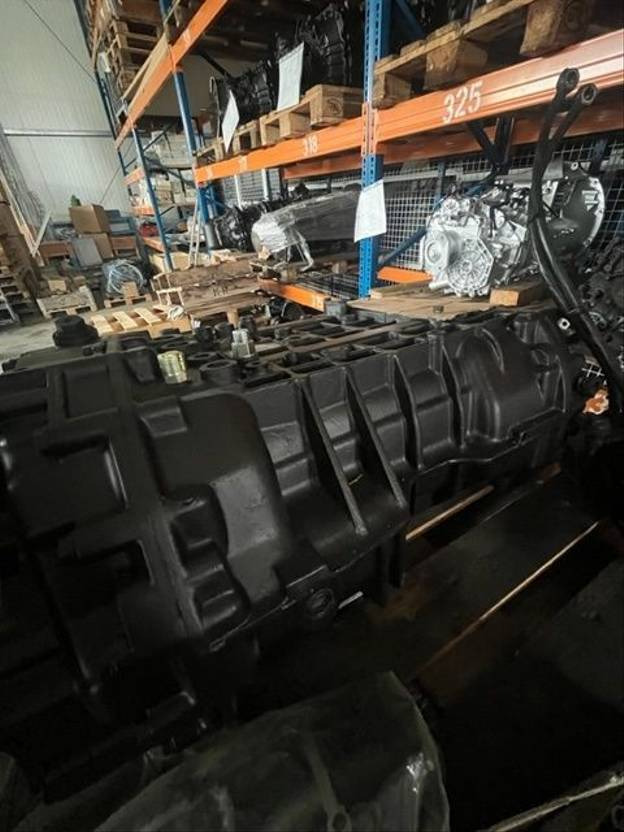 MAN ZF 16S109 Getriebe im Austausch 1304050404  - Gearbox for Truck: picture 1