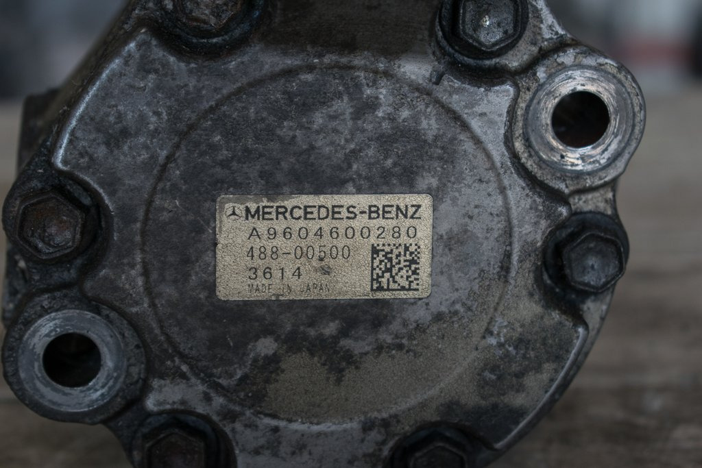 MERCEDES-BENZ ACTROS  MP4 - Steering pump for Truck: picture 3