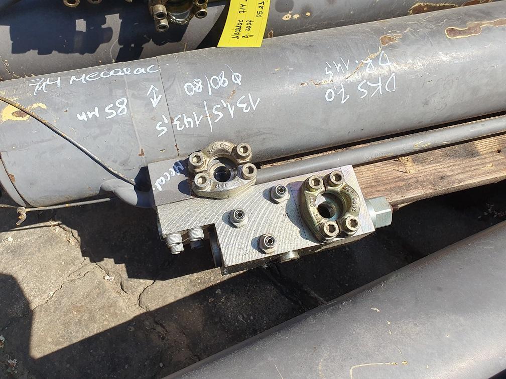 Mecalac 714 MW - Hydraulic cylinder for Construction machinery: picture 2