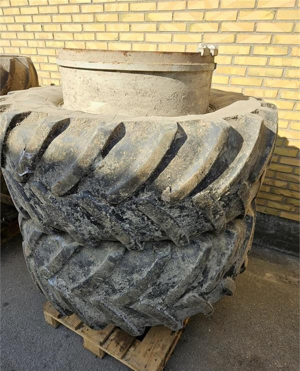 Michelin 540/65X30 m. 4 låse  - Wheel and tire package for Agricultural machinery: picture 1