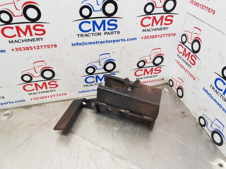 New Holland  T7, Case Puma 175 Drawbar Holding Bracket 84390563; 84269069 - Frame/ Chassis: picture 1