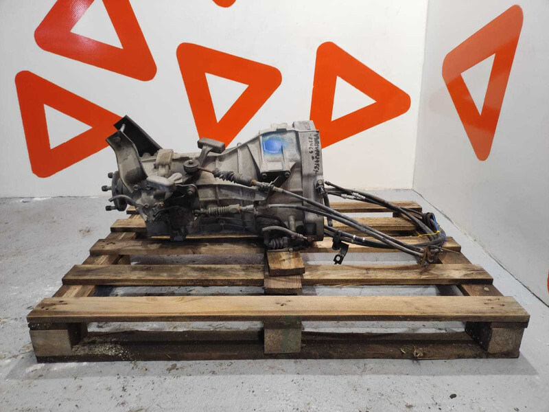 Nissan NT 400 Cabstar Gearbox 32010-LC62A / LOW MILEAGE - Gearbox for Truck: picture 1