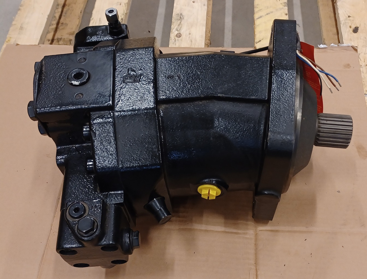 REXROTH A6VM200DA1/63W-VAB017FB-K - Hydraulic motor for Crawler excavator: picture 1